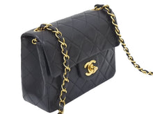 Load image into Gallery viewer, CHANEL シャネル ヴィンテージ ミニマトラッセチェーンショルダーバッグ 3番台 ブラック ゴールド金具 美品 中古 46143