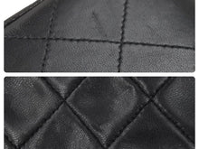 Load image into Gallery viewer, CHANEL シャネル ヴィンテージ ミニマトラッセチェーンショルダーバッグ 3番台 ブラック ゴールド金具 美品 中古 46143