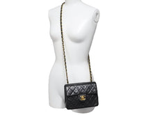 Load image into Gallery viewer, CHANEL シャネル ヴィンテージ ミニマトラッセチェーンショルダーバッグ 3番台 ブラック ゴールド金具 美品 中古 46143