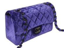 Load image into Gallery viewer, 新品同様 CHANEL シャネル ミニマトラッセ チェーンショルダーバッグ 20番台 ベロア ネイビー ブラック金具 中古 46146