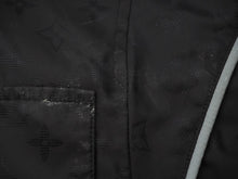 Load image into Gallery viewer, LouisVuitton ルイヴィトン NBAバスケットボール モノグラム ナイロン ジャケット レディース ブラック グレー 美品 中古 46166