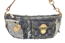 Load image into Gallery viewer, LOUIS VUITTON ルイ ヴィトン パウチィ M95383 モノグラムデニムパッチワーク グレー ハンドバッグ ポーチ 美品 中古 46181