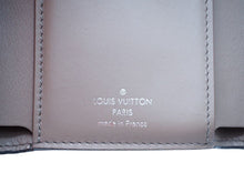 Load image into Gallery viewer, LouisVuitton ルイヴィトン 三つ折り財布 折りたたみ財布 ポルトフォイユカプシーヌ M62156 トリヨンレザー ピンク 中古 46190
