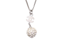 Load image into Gallery viewer, CHANEL シャネル ネックレス ココマーク ラインストーン ボール アクセサリー B11P 3.3g メタル シルバー 美品 中古 46233