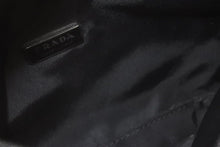Load image into Gallery viewer, PRADA プラダ MV515 ホーボー ハンドバッグ ミニバッグ 三角ロゴ金具 プレート ナイロン ブラック レディース 美品 中古 46252