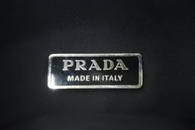 Load image into Gallery viewer, PRADA プラダ MV515 ホーボー ハンドバッグ ミニバッグ 三角ロゴ金具 プレート ナイロン ブラック レディース 美品 中古 46252