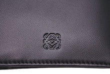 Load image into Gallery viewer, LOEWE ロエベ 二つ折り財布 カードケース 札入れ アナグラム ワンポイントロゴ 0008747115 ナッパレザー ブラック 美品 中古 46268