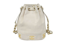Load image into Gallery viewer, CHANEL シャネル チェーン ショルダーバッグ 巾着 ベージュ ココマーク トリプルココ レザー ポーチ付き 中古 46474