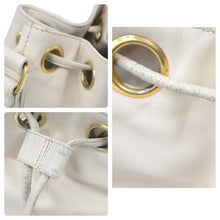 Load image into Gallery viewer, CHANEL シャネル チェーン ショルダーバッグ 巾着 ベージュ ココマーク トリプルココ レザー ポーチ付き 中古 46474