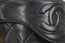 Load image into Gallery viewer, CHANEL シャネル 飯盒炊飯型 ショルダー 縦長 マトラッセ チャーム付き ミニバッグ 中古 46475