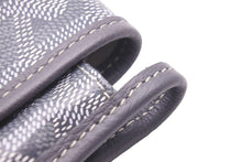 Load image into Gallery viewer, 新品同様 GOYARD ゴヤール Plumet プリュメ ショルダーバッグ 斜めがけポシェット ストラップ無し PVC レザー グレー 中古 46537