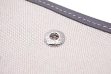 Load image into Gallery viewer, 新品同様 GOYARD ゴヤール Plumet プリュメ ショルダーバッグ 斜めがけポシェット ストラップ無し PVC レザー グレー 中古 46537