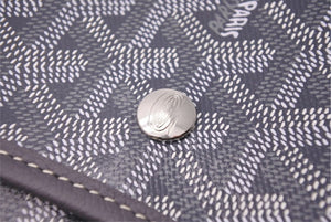 新品同様 GOYARD ゴヤール Plumet プリュメ ショルダーバッグ 斜めがけポシェット ストラップ無し PVC レザー グレー 中古 46541
