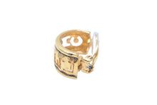 Load image into Gallery viewer, CHANEL シャネル ヴィンテージ イヤリング マトラッセ シャネルロゴ ゴールド 美品 中古 46605
