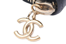 Load image into Gallery viewer, CHANEL シャネル 財布 長財布 スワロフスキー 22番 2016年 ココマークブラック ゴールド金具 美品 中古 46661