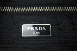 PRADA プラダ ショルダーバッグ ブラック ナイロン 三角ロゴ ロゴ プレート 中古 46742