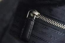 Load image into Gallery viewer, PRADA プラダ ショルダーバッグ ブラック ナイロン 三角ロゴ ロゴ プレート 中古 46742
