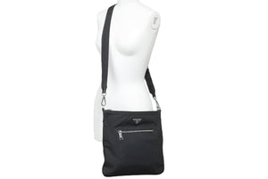 PRADA プラダ ショルダーバッグ ブラック ナイロン 三角ロゴ ロゴ プレート 中古 46742