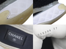 Load image into Gallery viewer, CHANEL シャネル ココマーク ボア スニーカー ブラック ホワイト スエード 靴 黒 白 G35206 サイズ37 美品 中古 46836
