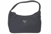 Load image into Gallery viewer, PRADA プラダ MV515 ホーボー ハンドバッグ ミニバッグ 三角ロゴ金具 プレート ナイロン ブラック レディース 美品 中古 45966