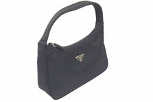 Load image into Gallery viewer, PRADA プラダ MV515 ホーボー ハンドバッグ ミニバッグ 三角ロゴ金具 プレート ナイロン ブラック レディース 美品 中古 45966
