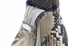 Load image into Gallery viewer, GUCCI グッチ ワンショルダーバッグ ハンドバッグ 115867486628 ベージュ ゴールド金具 美品 中古 46905 正規品