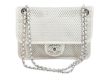 Load image into Gallery viewer, CHANEL シャネル ショルダーバッグ ココマーク チェーンショルダー17番台 ホワイト パンチングレザー シルバー金具 美品 中古 47160