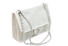 Load image into Gallery viewer, CHANEL シャネル ショルダーバッグ ココマーク チェーンショルダー17番台 ホワイト パンチングレザー シルバー金具 美品 中古 47160