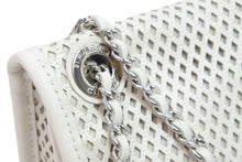 Load image into Gallery viewer, CHANEL シャネル ショルダーバッグ ココマーク チェーンショルダー17番台 ホワイト パンチングレザー シルバー金具 美品 中古 47160