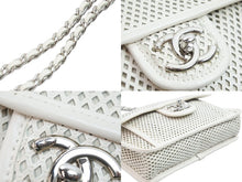 Load image into Gallery viewer, CHANEL シャネル ショルダーバッグ ココマーク チェーンショルダー17番台 ホワイト パンチングレザー シルバー金具 美品 中古 47160