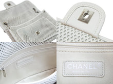 Load image into Gallery viewer, CHANEL シャネル ショルダーバッグ ココマーク チェーンショルダー17番台 ホワイト パンチングレザー シルバー金具 美品 中古 47160