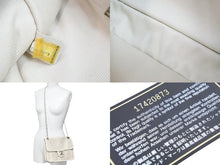 Load image into Gallery viewer, CHANEL シャネル ショルダーバッグ ココマーク チェーンショルダー17番台 ホワイト パンチングレザー シルバー金具 美品 中古 47160