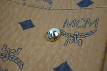 Load image into Gallery viewer, MCM エムシーエム MUNCHEN ロゴグラム ペット用 キャリーバッグ 小型 犬 猫 ライトブラウン 中古 47346