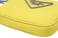 Load image into Gallery viewer, PRADA プラダ アイコニック ナイロンファブリック ショルダーバッグ イエロー ファスナーシルバー金具 美品 中古 47397
