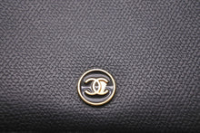 Load image into Gallery viewer, CHANEL シャネル 長財布 レザーブラック ココボタン ロングウォレット ココマーク レトロ A20904 良品 中古 47457