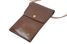 Load image into Gallery viewer, LOUIS VUITTON ルイヴィトン 90&#39;s モノグラム ヴェルニ ウォーカー ショルダーウォレット ポシェット エナメル M91153 中古 47463