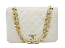 Load image into Gallery viewer, CHANEL シャネル マトラッセ チェーンショルダーバッグ 初期 ベージュ ココマーク ゴールド金具 ロゴ 中古 47526