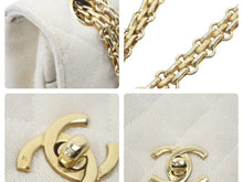 Load image into Gallery viewer, CHANEL シャネル マトラッセ チェーンショルダーバッグ 初期 ベージュ ココマーク ゴールド金具 ロゴ 中古 47526