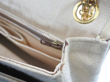 Load image into Gallery viewer, CHANEL シャネル マトラッセ チェーンショルダーバッグ 初期 ベージュ ココマーク ゴールド金具 ロゴ 中古 47526