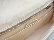 Load image into Gallery viewer, CHANEL シャネル マトラッセ チェーンショルダーバッグ 初期 ベージュ ココマーク ゴールド金具 ロゴ 中古 47526