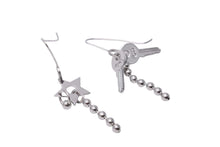 Load image into Gallery viewer, Christian Dior クリスチャンディオール ピアス キー スター シルバー鍵 星 ボールチェーン 美品 中古 47554