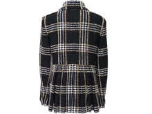 Load image into Gallery viewer, CHANEL シャネル ツイードジャケット ココマークボタン P56957V42880 17A ブラック ベージュ ホワイト サイズ40 美品 中古 47588