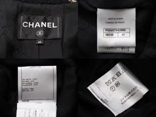 Load image into Gallery viewer, CHANEL シャネル ツイードジャケット ココマークボタン P56957V42880 17A ブラック ベージュ ホワイト サイズ40 美品 中古 47588