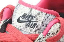 Load image into Gallery viewer, 新品未使用 NIKE ナイキ ID スニーカー 靴 カスタムシューズ ヘビ柄 スエード ピンク ブルー ホワイト サイズ27.5 47675