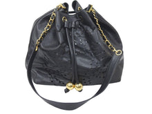 Load image into Gallery viewer, CHANEL シャネル キャビアスキンパンチングココマークショルダーバッグ 巾着 ブラック ゴールド金具 美品 中古 47685