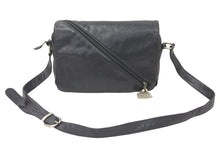Load image into Gallery viewer, GIANNI VERSACE ジャンニヴェルサーチ ショルダーバッグ 肩掛けバッグ レザー ブラック シルバー金具 良品 中古 47774