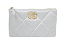 Load image into Gallery viewer, 極美品 CHANEL シャネル AP1059 ポーチ CHANEL 19 スモール ポーチ CC ラムスキン シルバーxレッド ゴールド金具 中古 47849