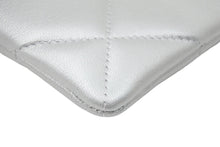 Load image into Gallery viewer, 極美品 CHANEL シャネル AP1059 ポーチ CHANEL 19 スモール ポーチ CC ラムスキン シルバーxレッド ゴールド金具 中古 47849