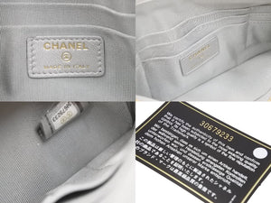 極美品 CHANEL シャネル AP1059 ポーチ CHANEL 19 スモール ポーチ CC ラムスキン シルバーxレッド ゴールド金具 中古 47849