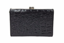 Load image into Gallery viewer, VERSACE ヴェルサーチ クラッチバッグ ポーチ クロコ柄 がま口 レザー ブラック シルバー金具 レディース 保存袋有 良品 中古 47891